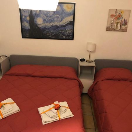 Bed and Breakfast La Finestra Di Umberto Vicino Al Centro Con Parcheggio Privato Viterbo Exterior foto