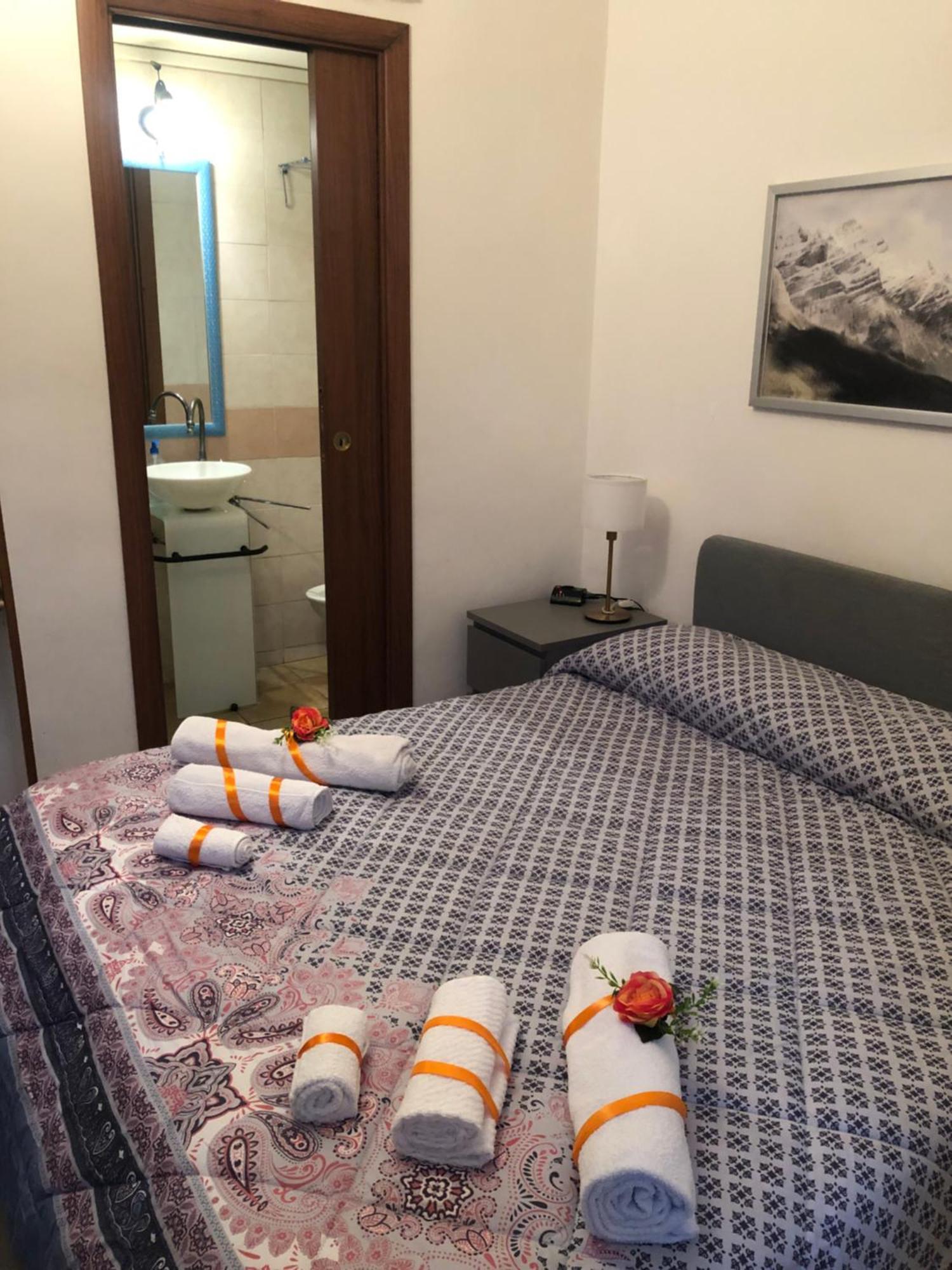 Bed and Breakfast La Finestra Di Umberto Vicino Al Centro Con Parcheggio Privato Viterbo Exterior foto